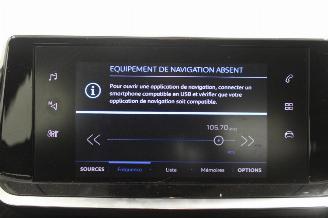 Peugeot 208  picture 13