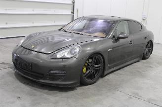 uszkodzony samochody osobowe Porsche Panamera  2010/4