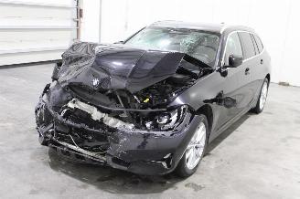 Damaged car BMW 3-serie 330 2021/5