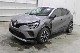 damaged passenger cars Renault Captur  2023/1