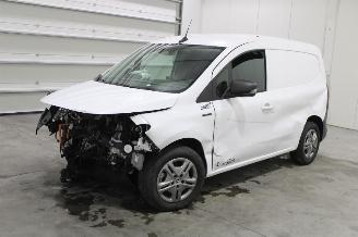 Vrakbiler auto Mercedes eCitan  2025/6