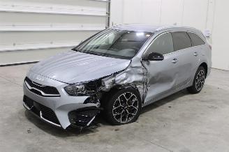 skadebil auto Kia Cee d cee'd 2024/4