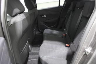 Peugeot 208  picture 12