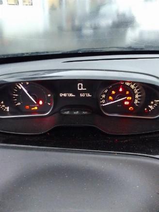 Peugeot 208  picture 11