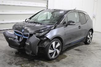 damaged passenger cars BMW i3  2018/1