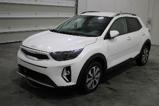 damaged passenger cars Kia Stonic  2025/2