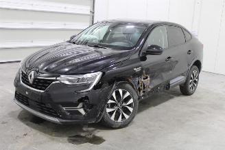 Damaged car Renault Arkana  2023/4