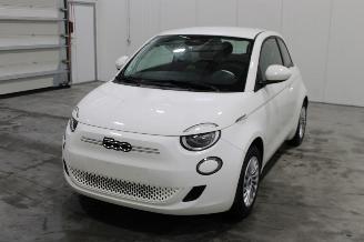 Unfallwagen Fiat 500E  2024/7