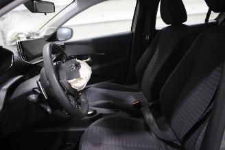 Peugeot 208  picture 11