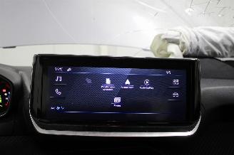 Peugeot 208  picture 14