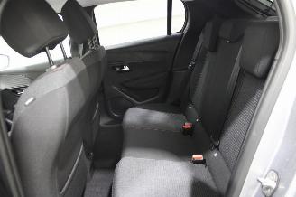 Peugeot 208  picture 13