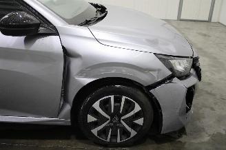 Peugeot 208  picture 7