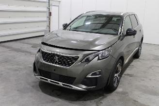 krockskadad bil auto Peugeot 5008  2019/8