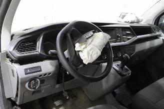 Volkswagen Transporter T6 picture 10