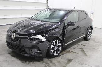 krockskadad bil auto Renault Clio  2023/1
