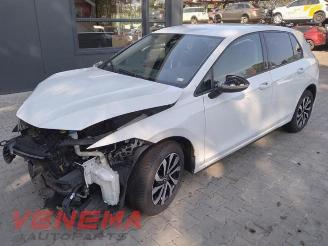 Vrakbiler auto Volkswagen Golf Golf VIII (CD1), Hatchback, 2019 1.0 eTSI 12V 2022/1