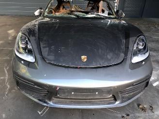 Salvage car Porsche Cayman BENZINE  - 2000CC - 220KW - EURO6C 2017/1