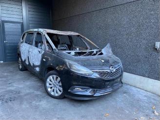 Uttjänta bilar auto Opel Zafira 2017 1600CC 6VIT 88KW 2017/11