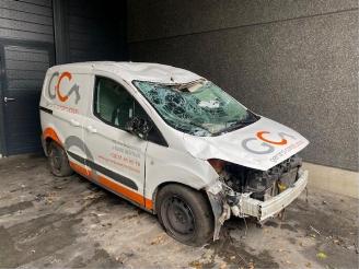 Coche siniestrado Ford Courier  2018