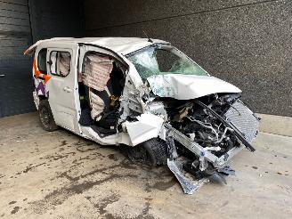 Uttjänta bilar auto Toyota ProAce ProAce City Verso (BKY) Bus 1.2 VVT-i 110 Bus  Benzine 1.199cc 81kW (110pk) FWD 2021/2