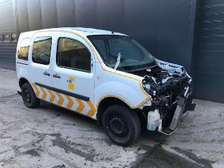 Salvage car Renault Grand Kangoo (KW) MPV 2008 1.5 dCi 90 FAP MPV  Diesel 1.461cc 66kW (90pk) FWD 2011/5