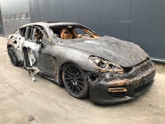 Coche siniestrado Porsche Panamera (970) Hatchback 2009 / 2016 4.8 V8 32V Turbo Hatchback  Benzine 4.806cc 368kW (500pk) 4x4 2011/10