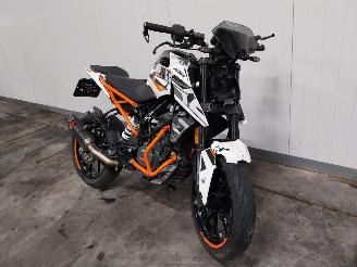 krockskadad bil auto KTM 125 Duke  2019/2