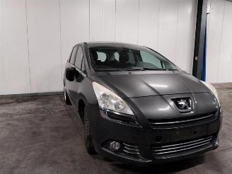 Vrakbiler auto Peugeot 5008 5008 I (0A/0E), MPV, 2009 / 2017 1.6 HDiF 16V 2013/6