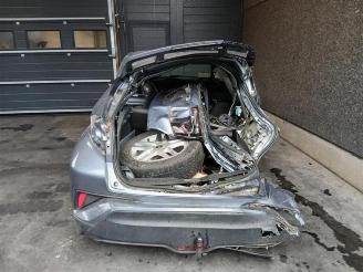 Toyota C-HR C-HR (X1,X5), SUV, 2016 1.8 16V Hybrid picture 8