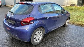 Peugeot 208  picture 8