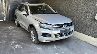 Coche siniestrado Volkswagen Touareg Touareg (7PA/PH), SUV, 2010 / 2018 3.0 TDI V6 24V BlueMotion Technology DPF 2014/4