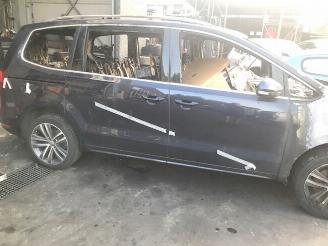 Damaged car Volkswagen Sharan diesel tdi / 2000cc / 6 vit 2015/1