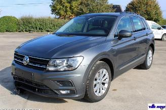 Coche accidentado Volkswagen Tiguan COMFORTLINE 2019/3