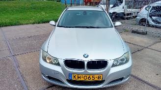 krockskadad bil auto BMW 3-serie  2007/12