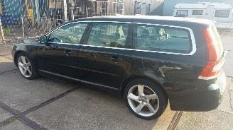 Vaurioauto  passenger cars Volvo V-70  2013/5