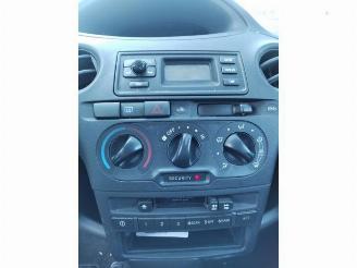 Toyota Yaris Yaris (P1), Hatchback, 1999 / 2005 1.0 16V VVT-i picture 11
