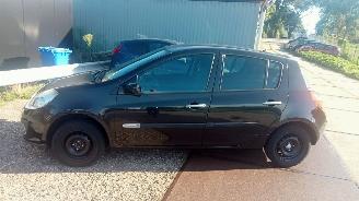 Renault Clio  picture 2