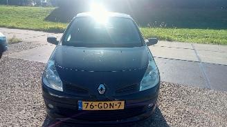skadebil auto Renault Clio  2008/6