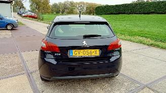 Peugeot 308 1.2 12V picture 4