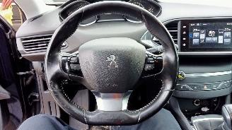 Peugeot 308 1.2 12V picture 9