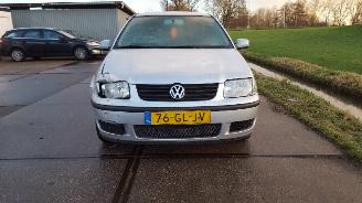 krockskadad bil bedrijf Volkswagen Polo  2001/1