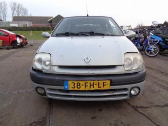 Renault Clio Clio II (BB/CB/SB) Hatchback 1.2 (D7F-720) [43kw]  (09-1998/10-2007) picture 1