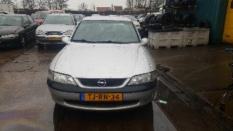 ojeté vozy osobní automobily Opel Vectra Vectra B (36) Sedan 1.6 16V Ecotec (X16XEL) [74kW]  (10-1995/09-2000) 1998/5