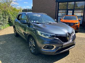 krockskadad bil bedrijf Renault Kadjar 140 pk automaat 59dkm spuitwerk  intens bose NL papers 2019/1