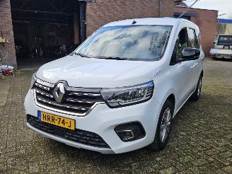 Unfallwagen Renault Kangoo 1300 tce Luxe  5persoons 27000km rijdend incl btw NL kenteken 2021/1