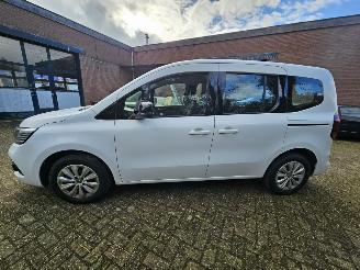 Renault Kangoo 1300 tce Luxe  5persoons 27000km rijdend incl btw NL kenteken picture 5