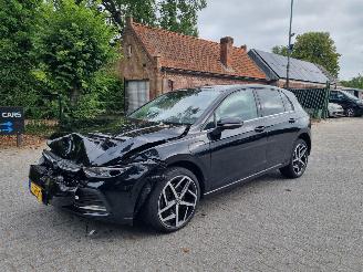 krockskadad bil auto Volkswagen Golf eHybrid Pano Navi Led 2025/2