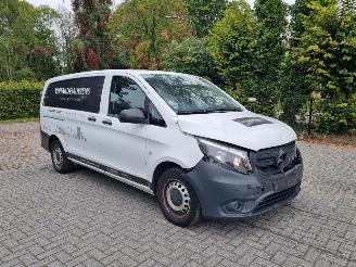 Voiture accidenté Mercedes Vito 114 CDI Aut Lang Navi Airco 2022/7