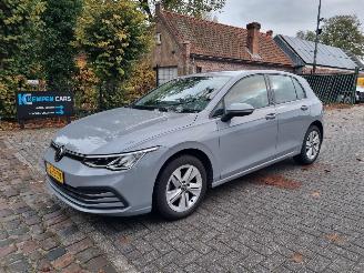 krockskadad bil auto Volkswagen Golf 1.0 TSI 110pk Life 2021/9