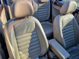 Volkswagen Beetle Cabrio 2.0 TDI 103 KW Stoelver Navi Xenon picture 11